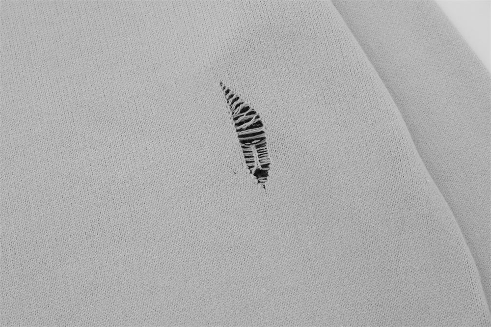 Pull déchiré avec motif squelette draconique