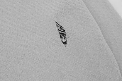 Pull déchiré avec motif squelette draconique