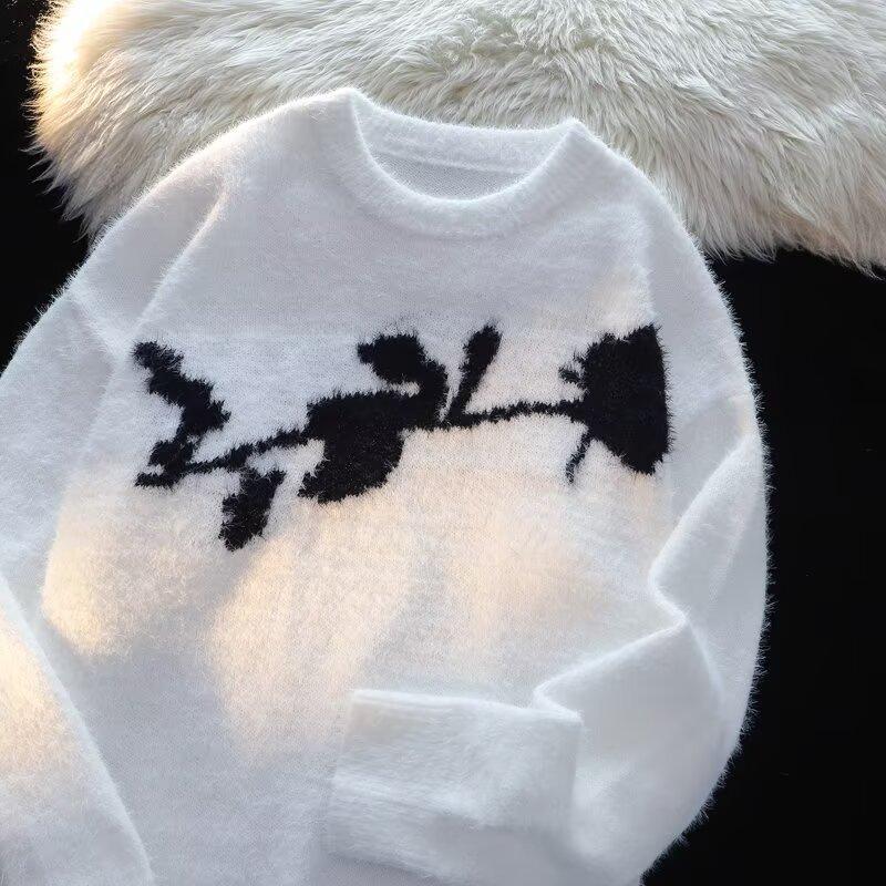 Pull avec motif fleurs rouges en velours floqué