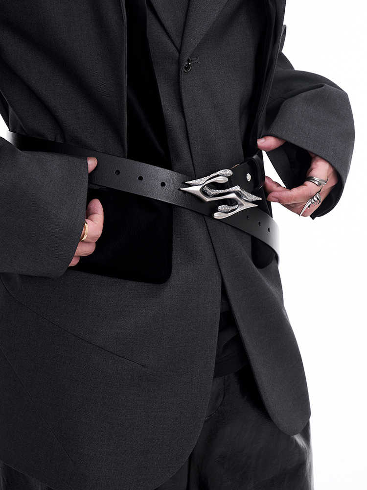 Ceinture en cuir à deux couches métalliques avec motif